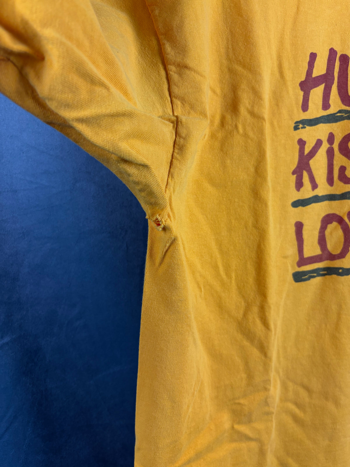 Hugs or kisses T-Shirt Size XL